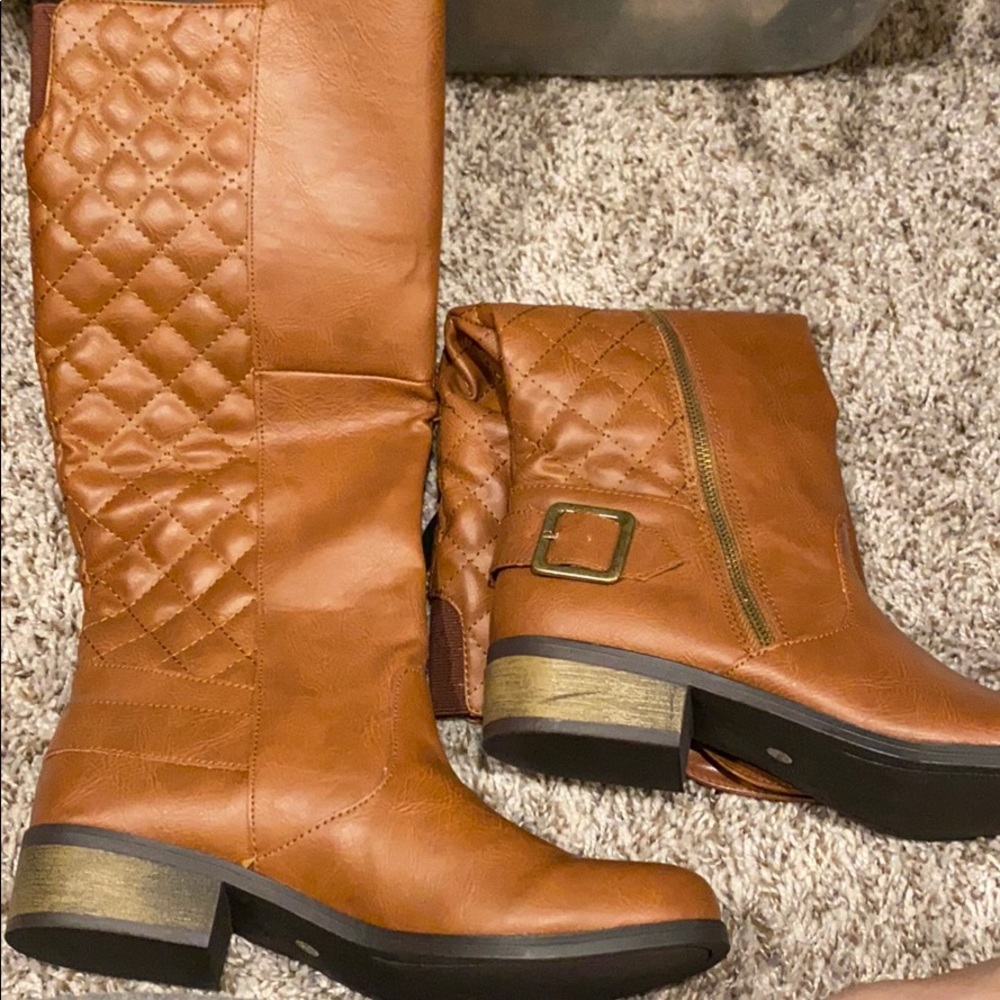 Cognac riding boots.